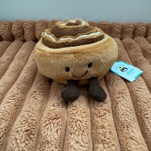Jellycat Amuseable Cinnamon Roll